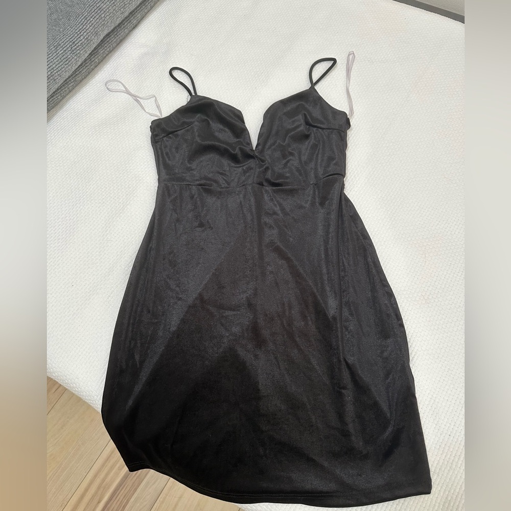 Mini black velvet bodycon